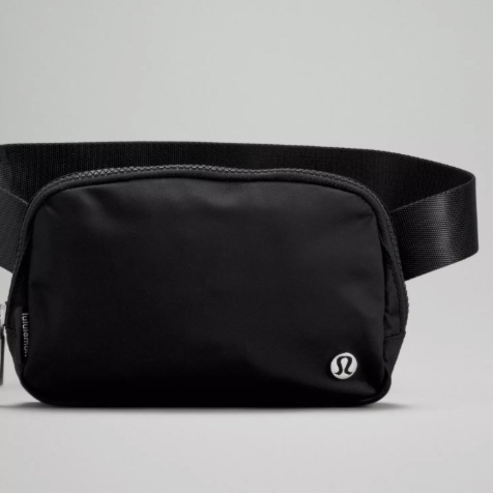 NWT lululemon Everywhere Belt Bag - Black - Picture 2 of 2